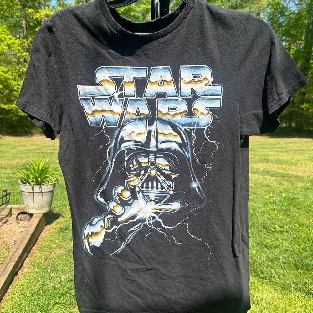 Star Wars darth vadar t-shirt size small (boys) black and white